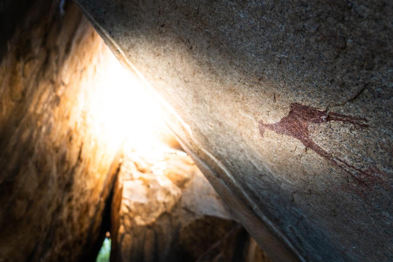 Ai Aiba - The Rock Painting Lodge Omaruru Buitenkant foto