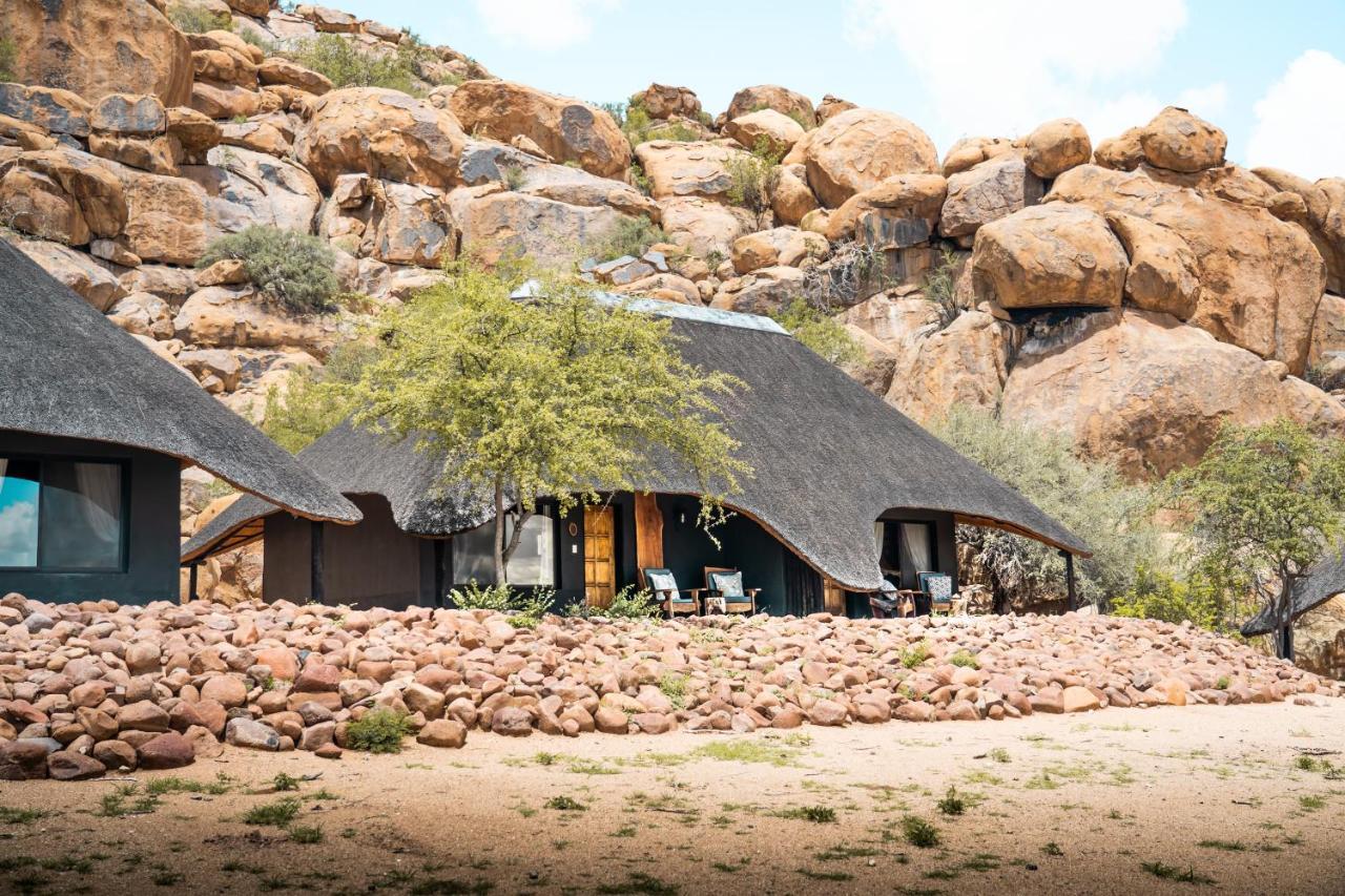Ai Aiba - The Rock Painting Lodge Omaruru Buitenkant foto